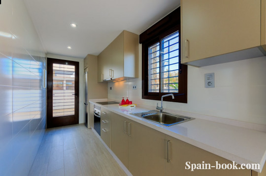 Таунха́ус Новые таунхаусы в 1км от центра и пляжа Торревьехи, Коста Бланка, Торревьеха