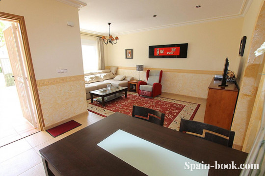 Таунха́ус Уютный таунхаус в популярном районе Торревьехи / Пунта Прима, Коста Бланка, Пунта Прима