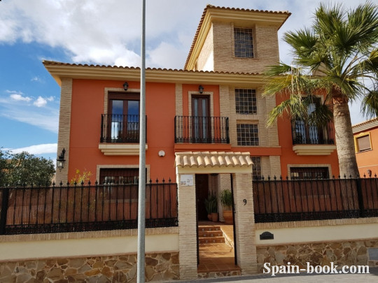 Виллы Большая вилла в 5-ти минутах до центра Торревьехи, Коста Бланка, Торревьеха