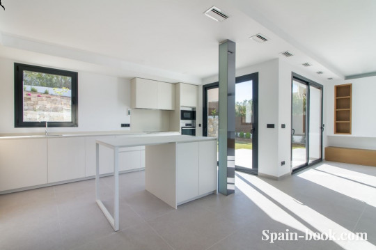 Виллы Шикарная вилла в популярном курорте Альтеа, Коста Бланка, Алтея