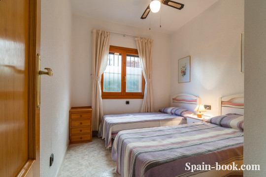 Бунгало Бунгало с садом в 1,5км от пляжа в Плайя Фламенка / Ориуэла Коста, Коста Бланка, Плайя Фламенка