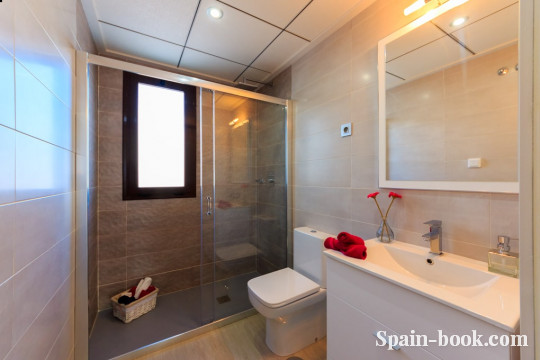 Таунха́ус Последний таунхаус от застройщика рядом с пляжем в Торре де ла Орадада, Коста Бланка, Торре де ла Орадада